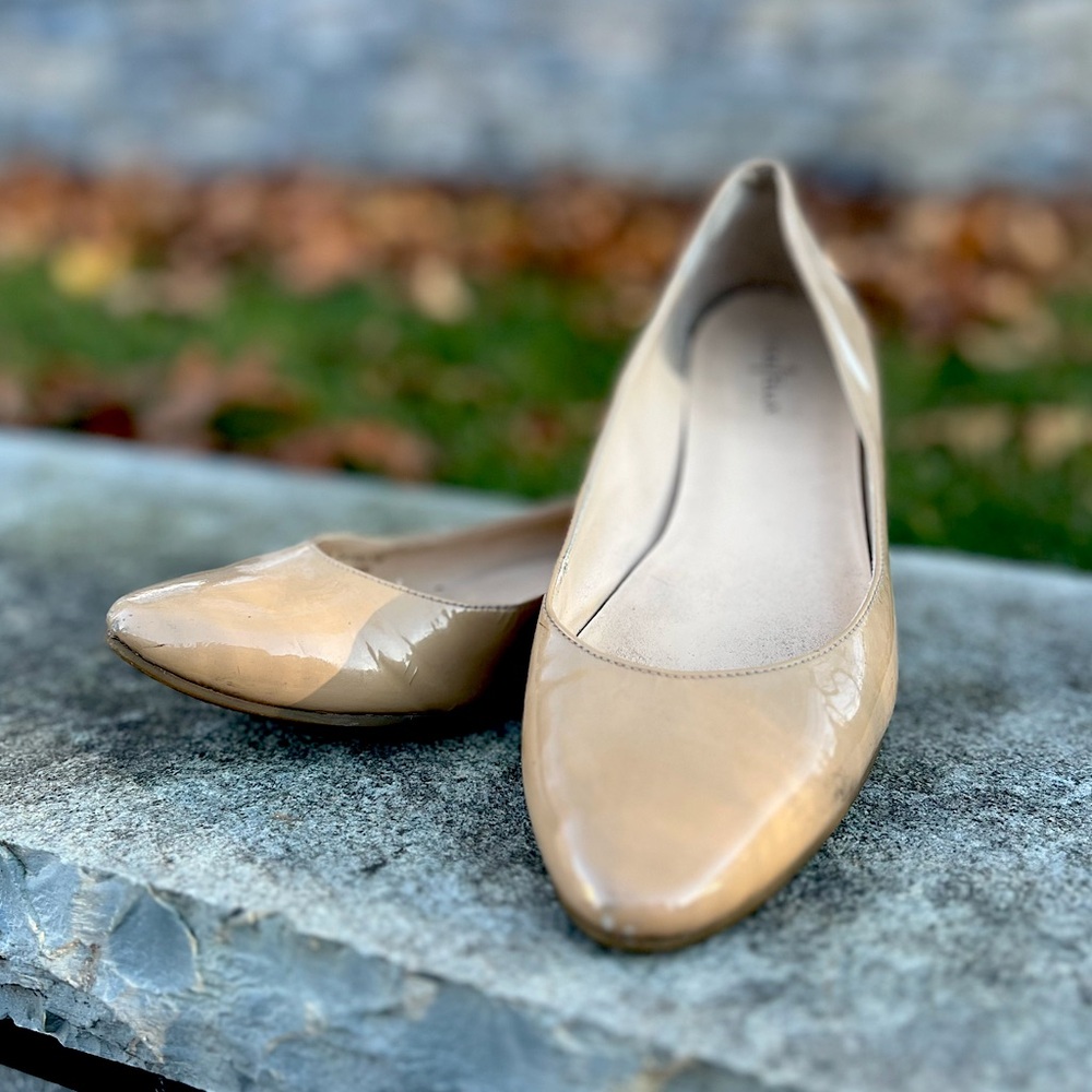 Cole Haan Women’s Tan Patent Leather Flats Size 7.5 - Worn